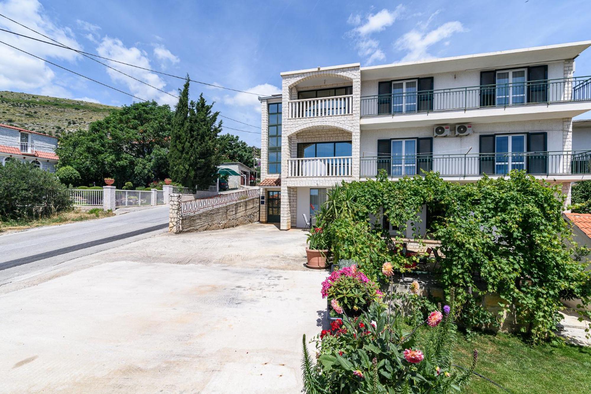 Apartments Eva Трогир Экстерьер фото